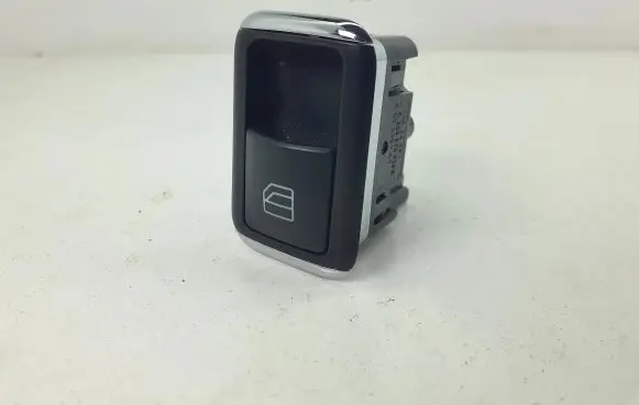 Mercedes-Benz E W212 Electric window control switch A2048707358 03139101