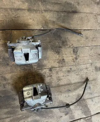 Renault Captur II Front brake caliper 5765 333