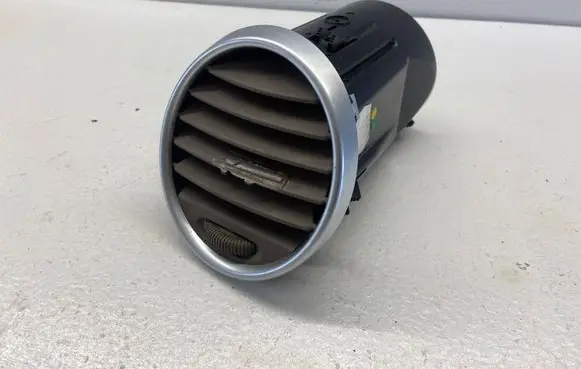 Mercedes-Benz ML W164 Dash center air vent grill A1648302154