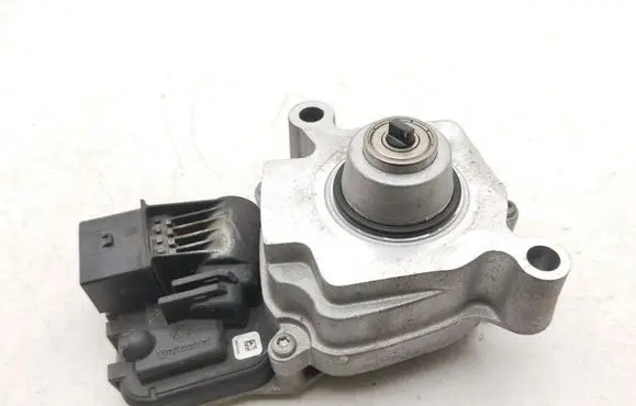 Maserati Levante Gearbox-reducer motor 670038803