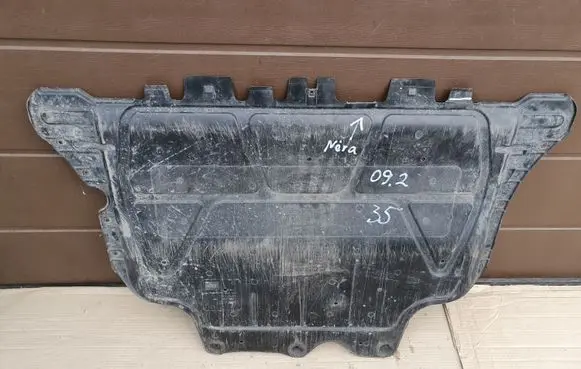 Skoda Octavia Mk3 (5E) Engine splash shield/under tray 5Q0825236