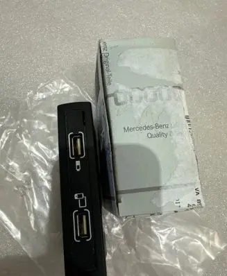 Mercedes-Benz GLA W156 X156 USB control unit A1728202100