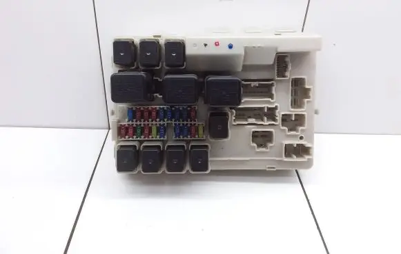 Nissan Murano Z50 Fuse module 284B7CD710 5A12
