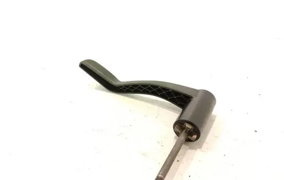 Engine bonnet (hood) release handle