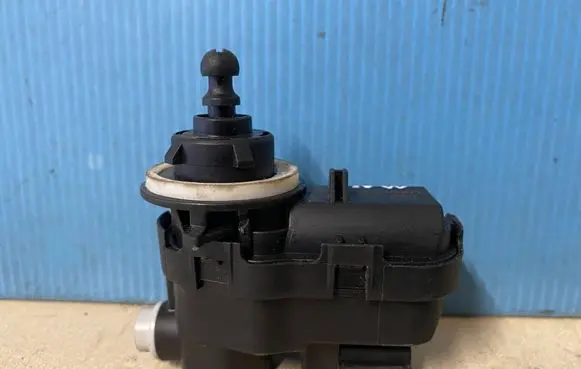 Peugeot 508 Headlight level adjustment motor 208658 151E09