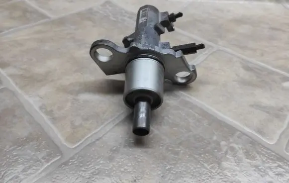 Audi A6 S6 C5 4B Master brake cylinder