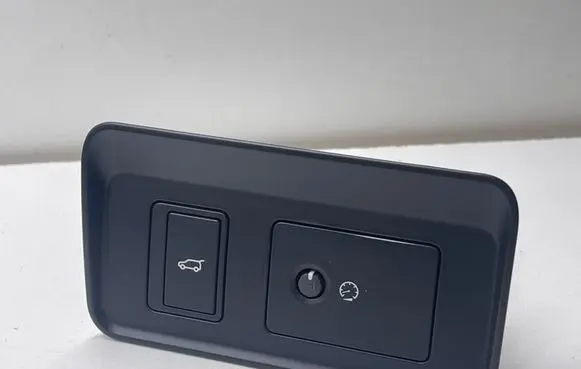 Land Rover Discovery Sport Tailgate/boot open switch button FK7211654BC 20022001 31272961