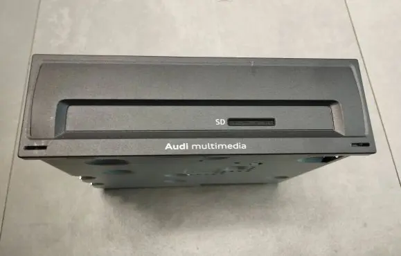 Audi Q3 F3 Radio/CD/DVD/GPS head unit 83A035068C