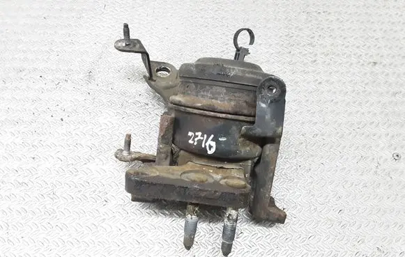 Engine mount bracket