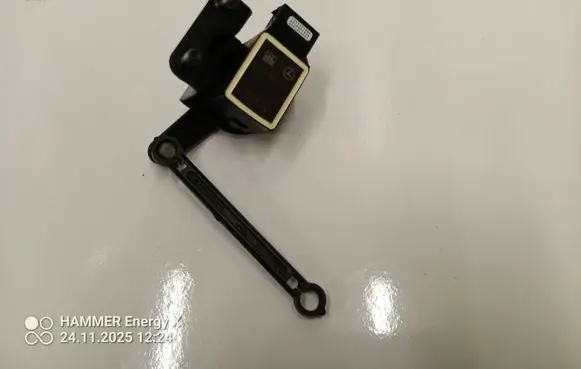 Mercedes-Benz S W221 Air suspension front height level sensor A0105427717