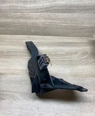 Ford Mondeo Mk III Accelerator throttle pedal 1S719F836BB