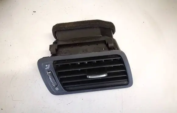 Volkswagen PASSAT B6 Dash center air vent grill 3c1819702e