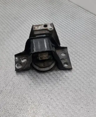 Renault Clio III Engine mount bracket 8200131305 11210AX600 1210AX620