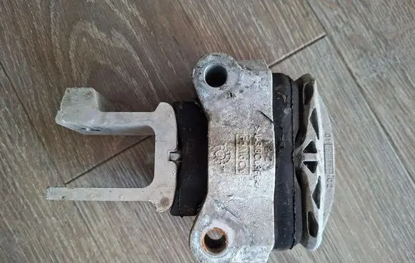 Ford Kuga III Engine mount bracket LX636P082DA