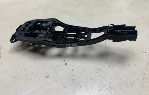 Opel Zafira B Front door exterior handle/bracket 597A