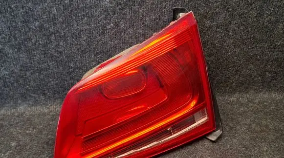 Tailgate rear/tail lights