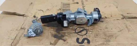 Mazda 5 Lock set 3M513F880AC