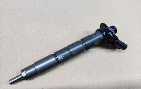 Mercedes-Benz X-class W470 Fuel injector 0445118040KG