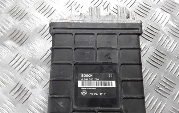 Volkswagen Golf IV Engine control unit/module 0261200760 1H0907311F