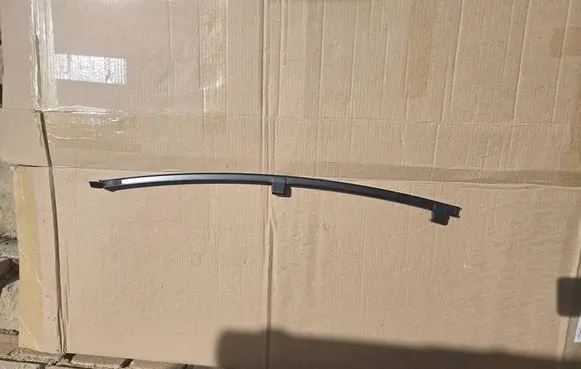 Toyota RAV 4 (XA40) Rear door windshield rail