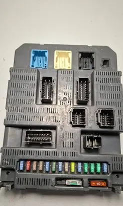Peugeot 308 Fuse module 9663798180 2578002170108