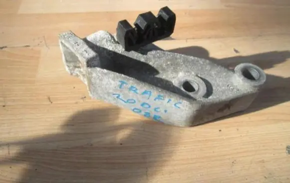 Opel Vivaro Radiator mount bracket