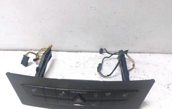 Mercedes-Benz E W211 Seat heating switch 