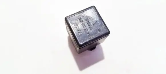 Volvo S40, V40 Other relay mb953381 v23134-b52-x240