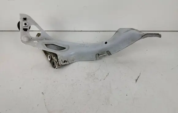 Audi A6 S6 C7 4G Fender mounting bracket 4G0821136A