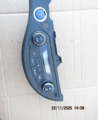 Toyota Yaris Central console control unit 121212