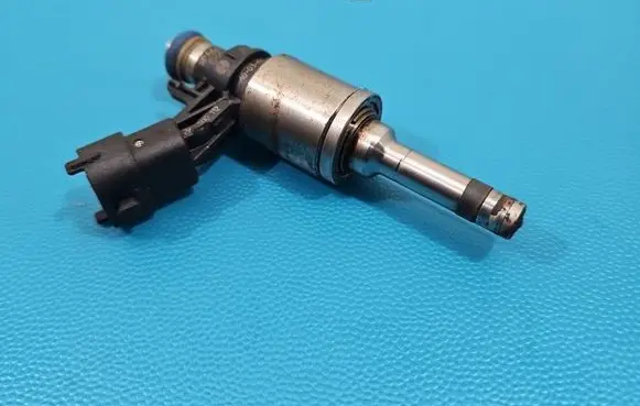 Opel Insignia A Fuel injector 0261500112 IMPRK1526297