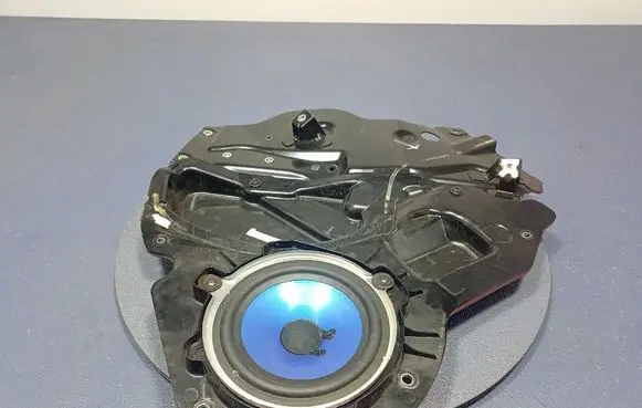 Maserati Levante Subwoofer speaker 6700363680