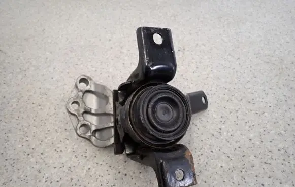 Suzuki Celerio Engine mount vacuum valve 
