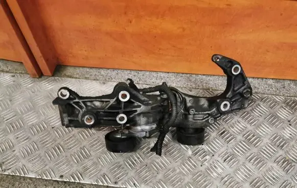 Opel Astra J Generator/alternator bracket 
