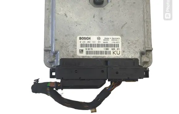 Opel Vectra B Engine control unit/module 0281001631 90508976 28SA3611