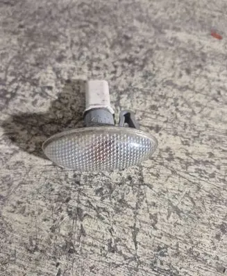 Citroen Xsara Picasso Front fender indicator light