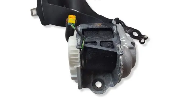 Mercedes-Benz C W205 Rear seatbelt 34208009A