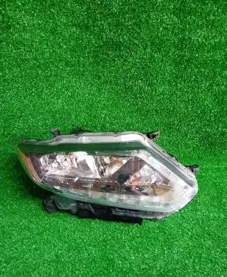 Nissan X-Trail T32 Headlight/headlamp