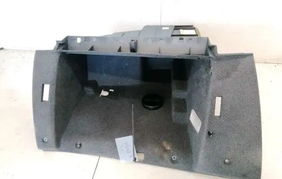 Peugeot 407 Glove box