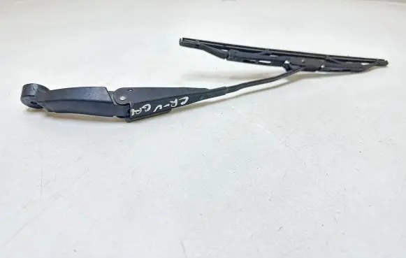 Rear wiper blade arm