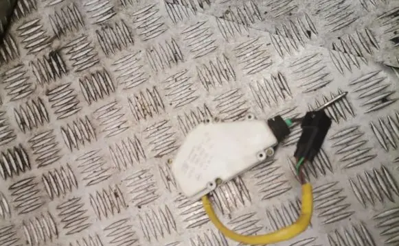 Fuel tank cap lock motor