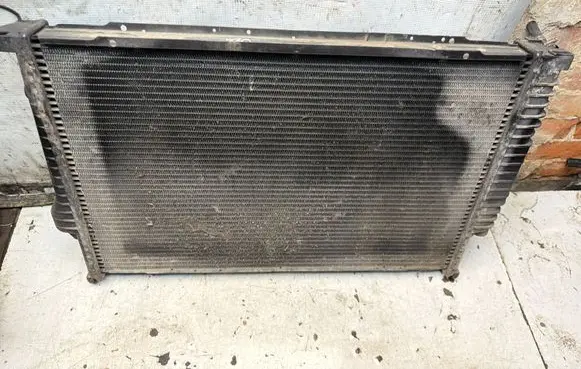 BMW 3 E30 Coolant radiator 2243449