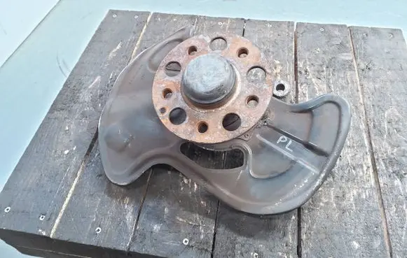 Mercedes-Benz C W204 Front wheel hub spindle knuckle 20402