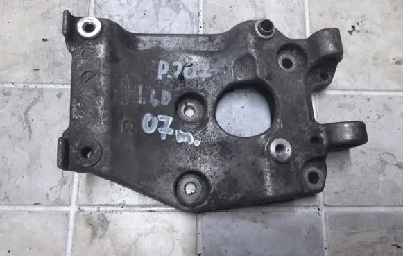 Peugeot 207 Engine mounting bracket 9646719580