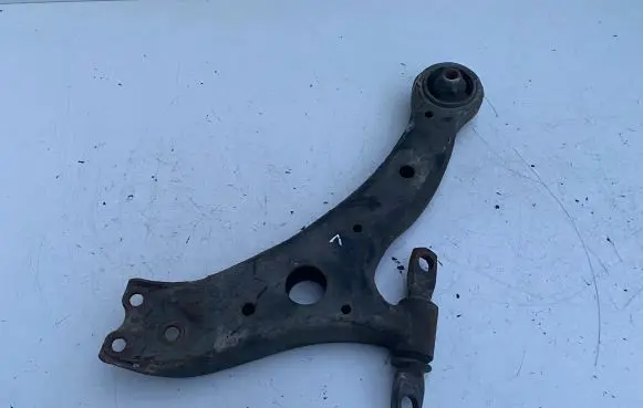 Toyota Previa (XR30, XR40) II Front lower control arm/wishbone