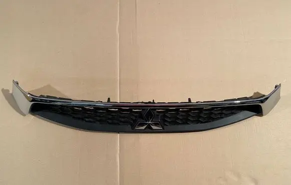 Mitsubishi Lancer VIII Front bumper upper radiator grill 7450B021