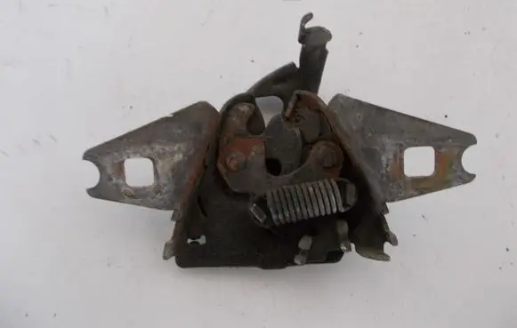 Volkswagen PASSAT B4 Engine bonnet/hood lock/catch 