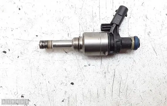 Audi A3 S3 8P Fuel injector