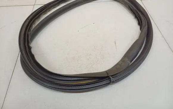 Volvo V50 Rubber seal front coupe door