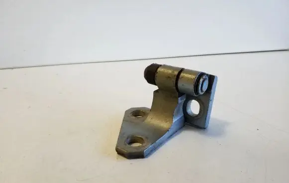 Volkswagen PASSAT B6 Front door upper hinge